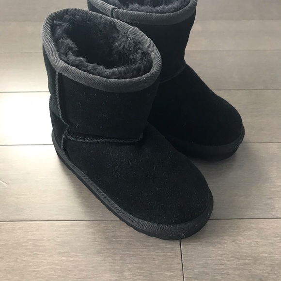 ⭐️ Ugg girl black boots great condition! - Picture 7 of 7